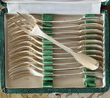 12 FOURCHETTES A GATEAU EN