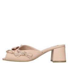 JUDY 02 SPREADING Mules e