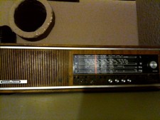 Vecchia radio in legno