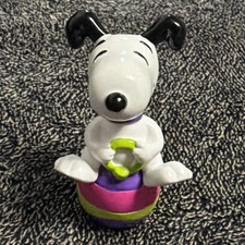Whitman's Snoopy Statuina