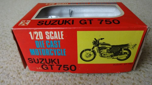 Moto bandai suzuki - gt, 750