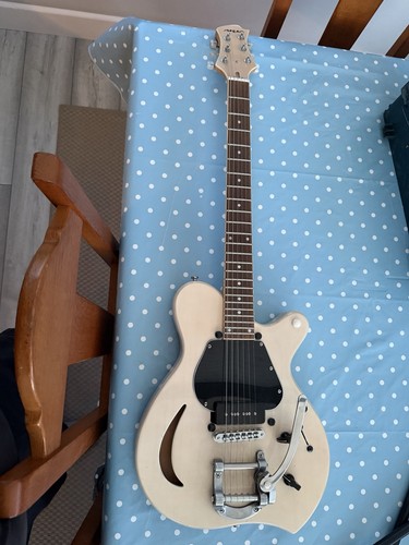 Chitarra elettrica aria 48v - elettrica, m-48v