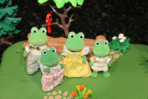 Sylvanian family bullrush frog - family,