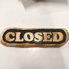 Insegna "Chiusa" in Cedro per