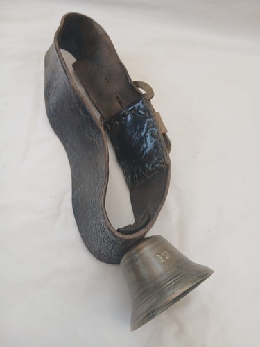 C1900 large bronze cow - large, bell