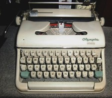Macchina da scrivere Olympia
