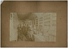 A10) FARMACIA FOTO ALBUMINA ANNO 1903 ITALIANO A NEW YORK DIM. FOTO CM.20 X12