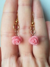 ORECCHINI CORALLO ROSA NATURALE E ORO VERMEIL 23K, ORECCHINI CON ROSE DI CORALLO