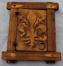 Finestra in legno con grata in ferro battuto - intaglio giglio- Artigianato-B-