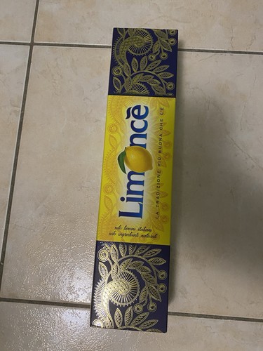 Limoncè stock limoncello - stock,