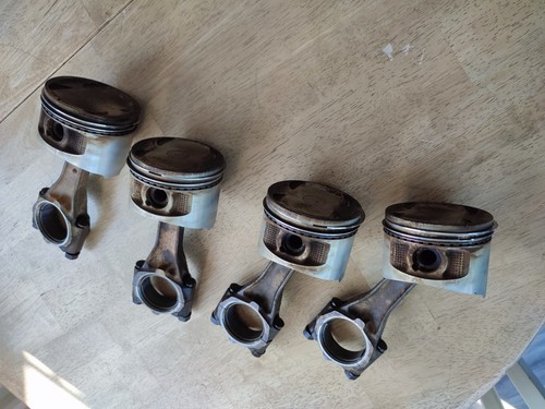 Pistoni conrods motore - e,