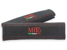 COPRI CINTURE DI SICUREZZA ALFA ROMEO MITO ALCANTARA NERO RICAMO ROSSO BANDIERA