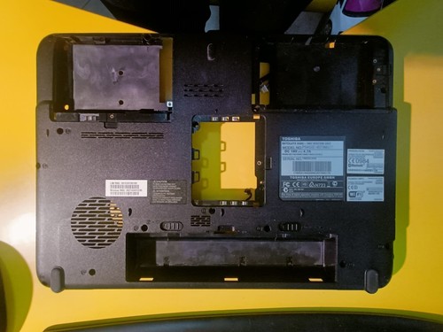 Toshiba a300 bottom - bottom, case