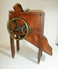 ANTICO MULINO PER CEREALI DOMESTICO A VOLANO