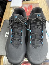 Scarpe basse Crank Brothers Mallet E in pizzo per mountain bike nero/blu. Taglia 44,5 EU