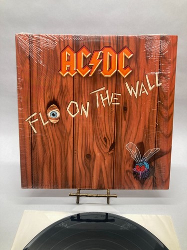 Fly the wall - fly,