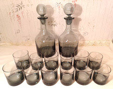 Servizio acqua e vino, 2 bottiglie e 12 bicchieri vintage