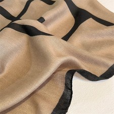 Sciarpa scialle lusso marrone nero motivo geometrico avvolgente oversize sensazione cashmere