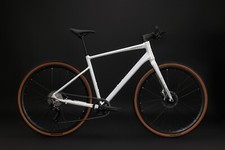 Bici ibrida leggera pendolare