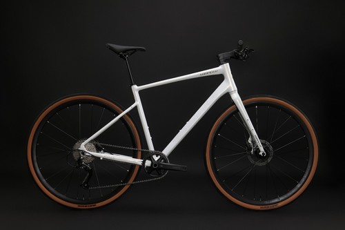 Bici ibrida leggera pendolare