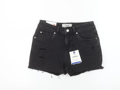 Pantaloncini corti tagliati