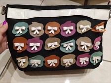 Borsa in tessuto Enrico Coveri,nera a fantasia con manico bianco in vernice