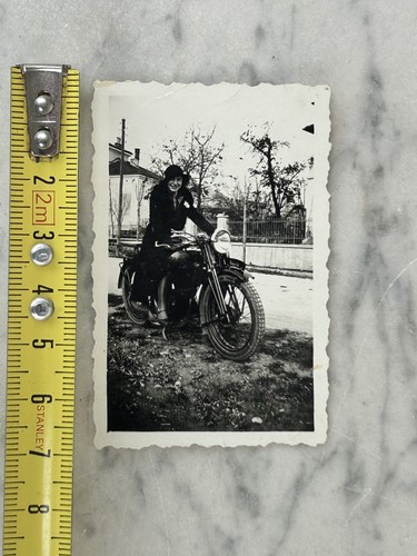 Ragazza motocicletta ritratto - motocicletta,