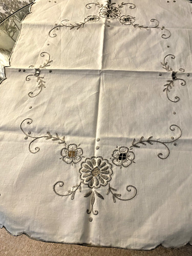 Pretty vintage ivory cotton - pretty,