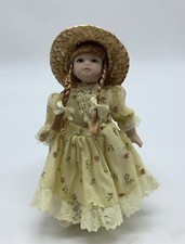 Bambola In Fine Porcellana Gialla Porcelain Doll Con Cappello Paglia Bimba 17 Cm