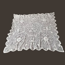 Antico copritavolo in pizzo a