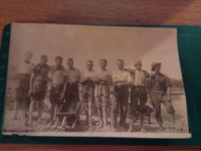 ANTICA FOTOGRAFIA FOTO CARTOLINA UOMINI AL LAVORO CON CARRIOLA LEGNO