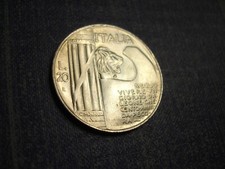 Italia Regno 1943 Medaglia "Cappellone" Mussolini: riconio su Elmetto £ 20 /1928