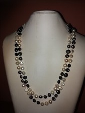 Lunga Collana in VERE PERLE barocche bianche e nere 