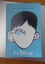 WONDER DI R.J. PALACIO LIBRO