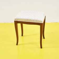 Elegante sgabello in legno con