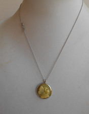 Delicata Collana con ciondolo Trifari farfalla in lucite