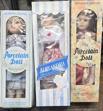 Bambola in porcellana da