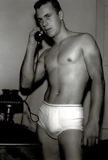 Modello intimo anni 60 al