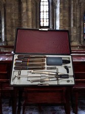  Lot d'anciens instruments de