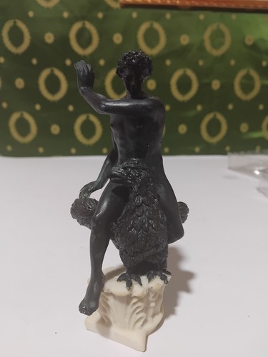 Statua ganimede aquila di - l'aquila,