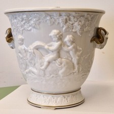 Vaso con basso rilievi in - con,