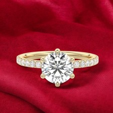 Anello con diamanti per