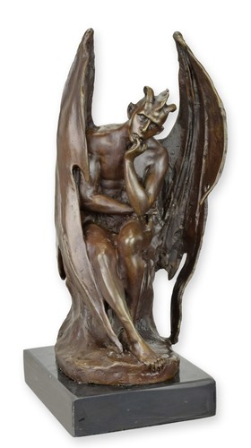 Una scultura bronzo di - scultura, in