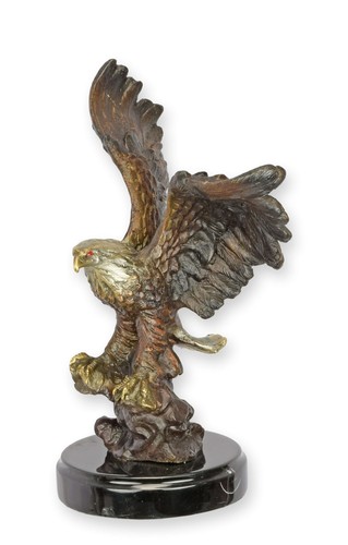 Una scultura bronzo - una, in