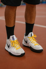 Nike Kyrie Low 4 TB giallo