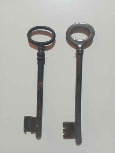 Coppia antiche chiavi - di,