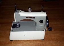 macchina da cucire portatile con valigetta - vintage - anni 60
