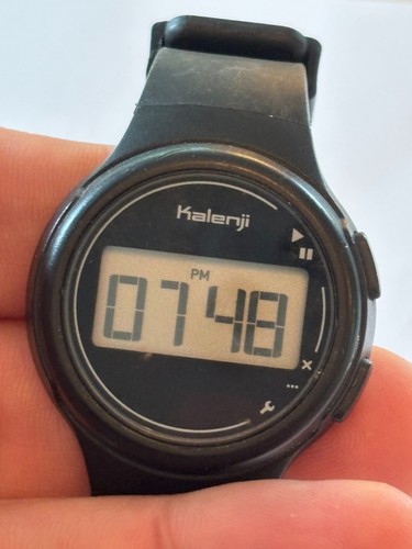 Orologio digitale retrò nero
