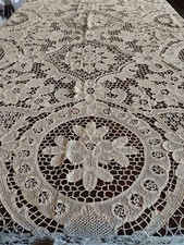 Tovaglia Ricamata  A Mano