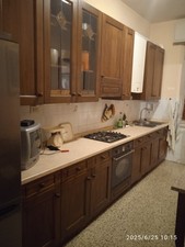 cucina usata di legno con top in perfette condizioni